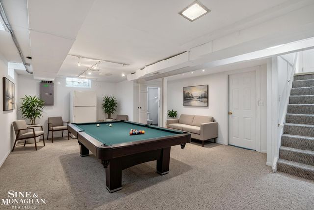 418 Hillcrest Avenue, Grosse Pointe Farms, MI 48236