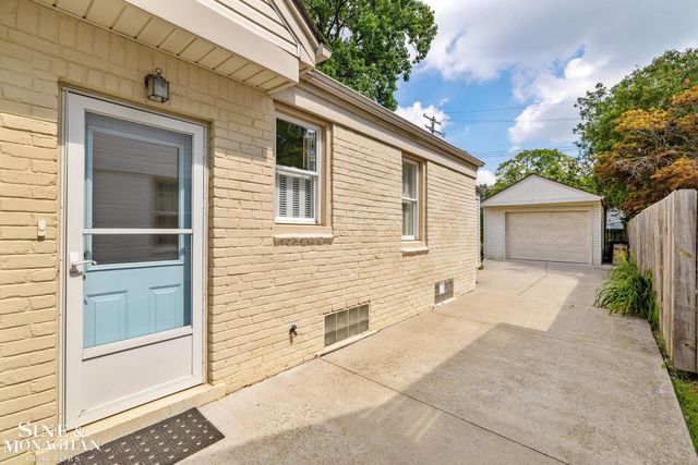 418 Hillcrest Avenue, Grosse Pointe Farms, MI 48236