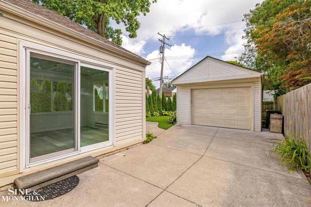 418 Hillcrest Avenue, Grosse Pointe Farms, MI 48236
