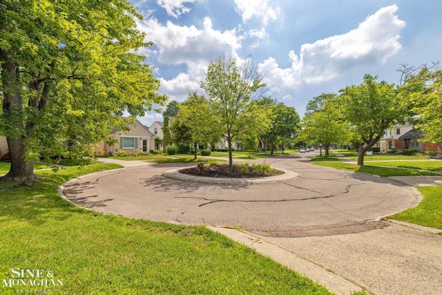 418 Hillcrest Avenue, Grosse Pointe Farms, MI 48236