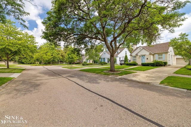 418 Hillcrest Avenue, Grosse Pointe Farms, MI 48236