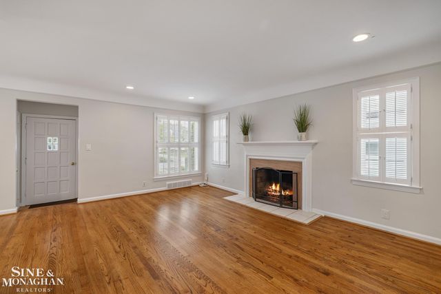 418 Hillcrest Avenue, Grosse Pointe Farms, MI 48236