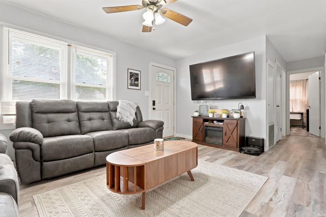 1631 S Boeke Road, Evansville, IN 47714