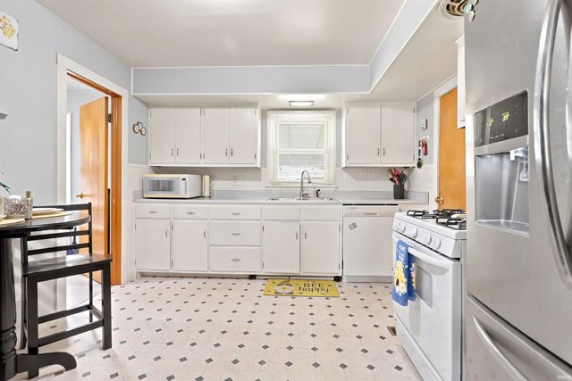 1631 S Boeke Road, Evansville, IN 47714