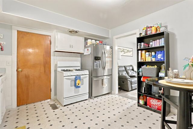 1631 S Boeke Road, Evansville, IN 47714