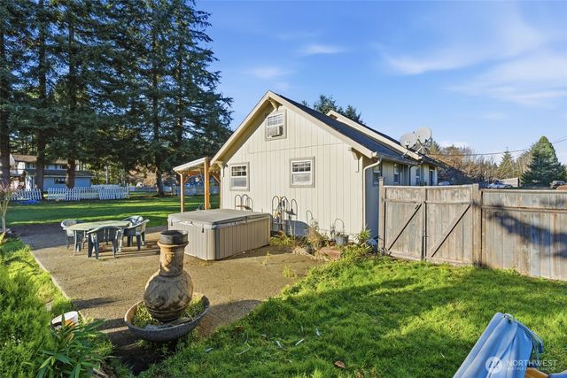 403 Queen Avenue, Pe Ell, WA 98572