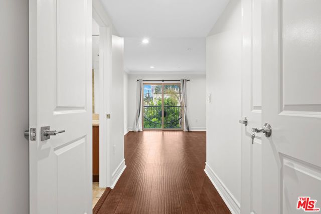 1621 Barry Avenue 301, Los Angeles, CA 90025