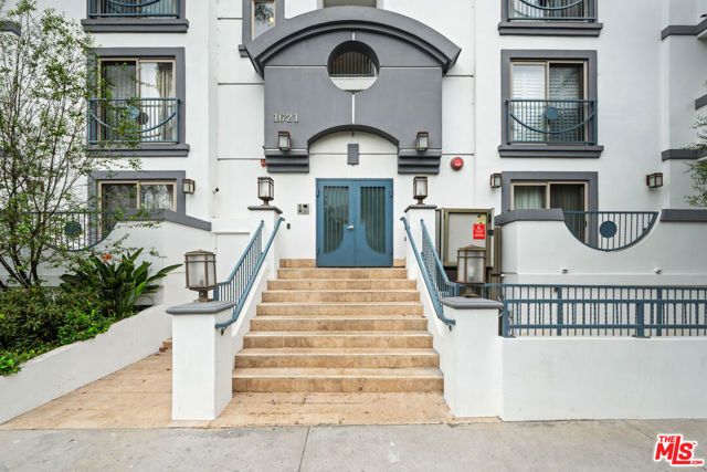 1621 Barry Avenue 301, Los Angeles, CA 90025