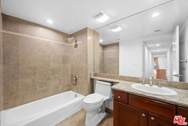 1621 Barry Avenue 301, Los Angeles, CA 90025