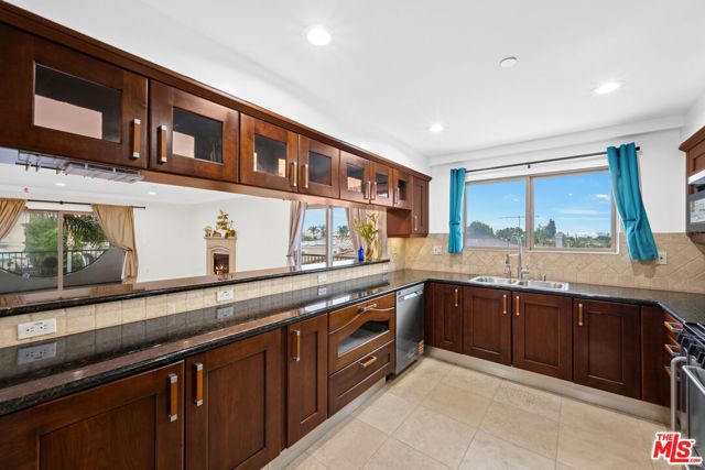1621 Barry Avenue 301, Los Angeles, CA 90025