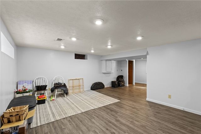 12 Cross Street, Bridgeport, OH 43912