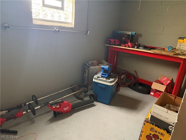 12 Cross Street, Bridgeport, OH 43912