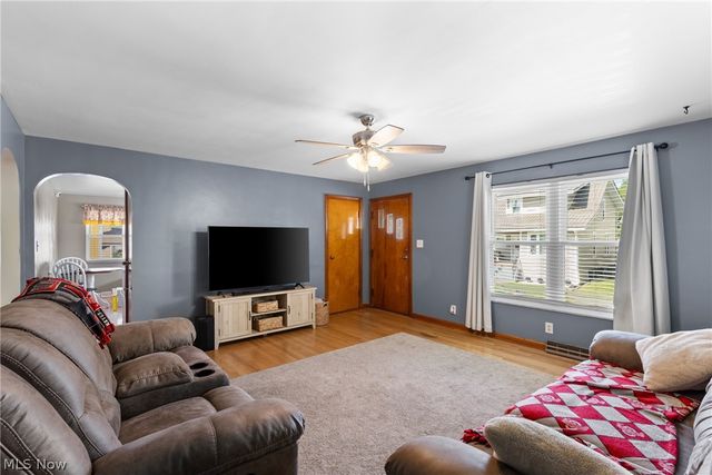 12 Cross Street, Bridgeport, OH 43912
