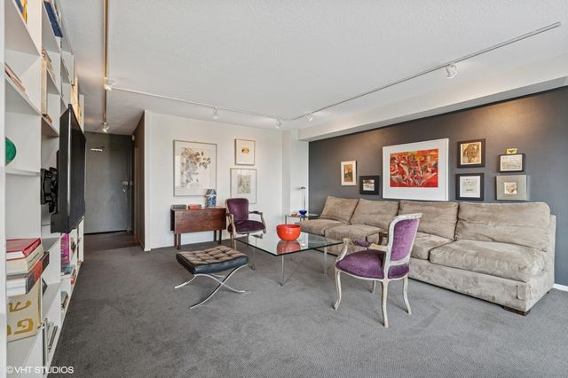 3100 N Lake Shore Drive 611, Chicago, IL 60657