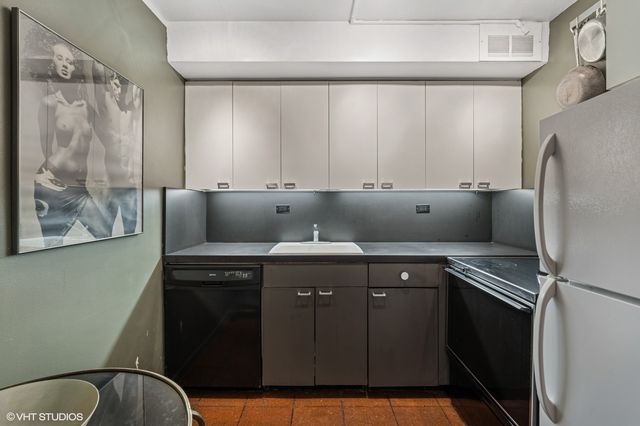 3100 N Lake Shore Drive 611, Chicago, IL 60657