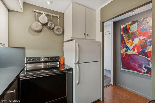 3100 N Lake Shore Drive 611, Chicago, IL 60657