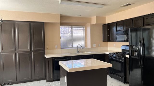 8415 South Yamhill Street, Las Vegas, NV 89123