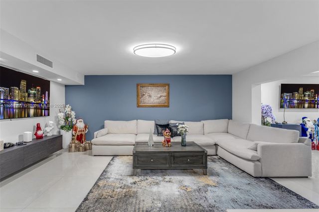 11830 SW 104th Ln, Miami, FL 33186