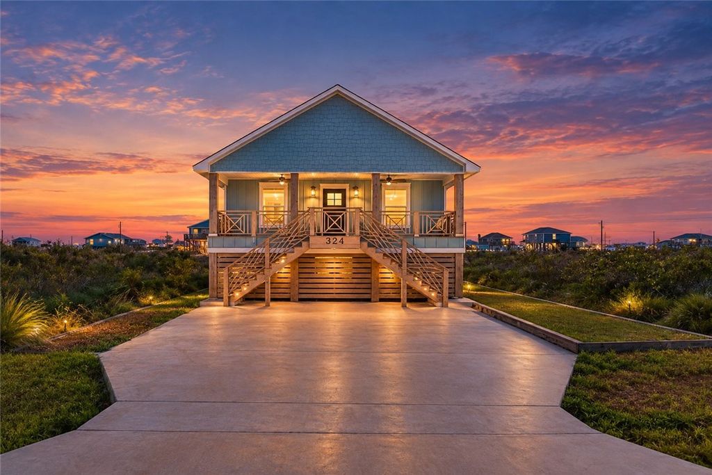 324 W Live Oak Lane, Rockport, TX 78382 — exterior