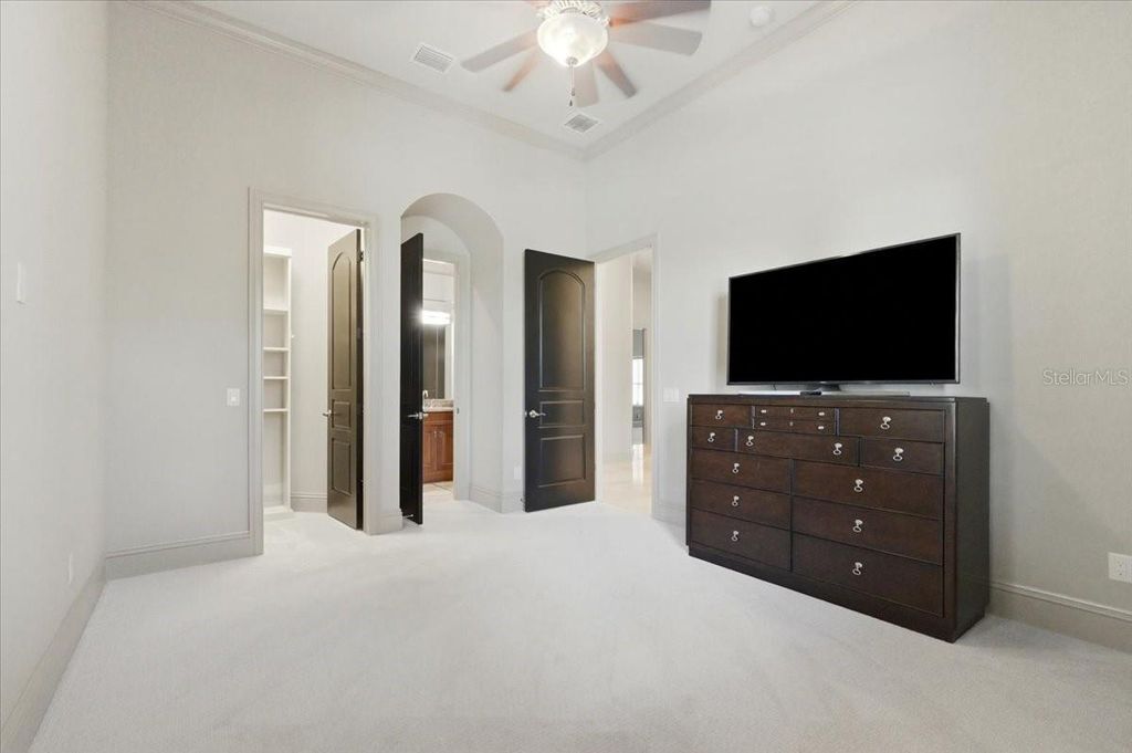 Image 39 of property listing at 13431 BELLARIA CIRCLE, Windermere, FL 34786