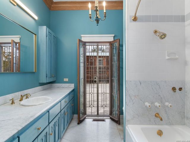 231 WASHINGTON, San Antonio, TX 78204