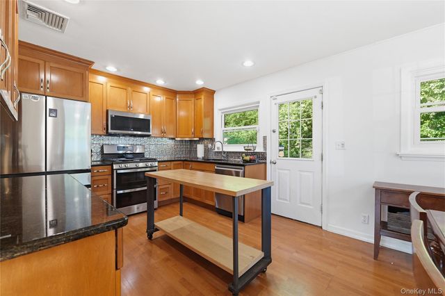 24 Lafayette Road, Tappan, NY 10983