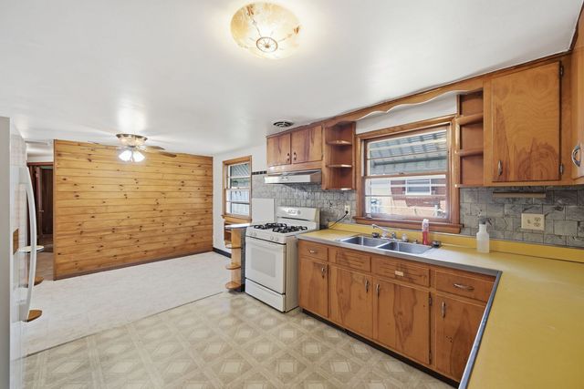 934 Pennsylvania Avenue, Aurora, IL 60506