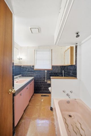 934 Pennsylvania Avenue, Aurora, IL 60506