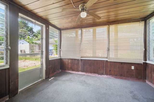 934 Pennsylvania Avenue, Aurora, IL 60506