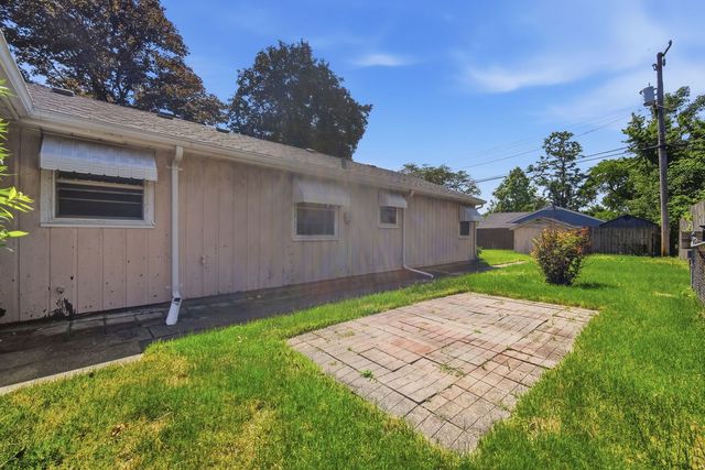 934 Pennsylvania Avenue, Aurora, IL 60506