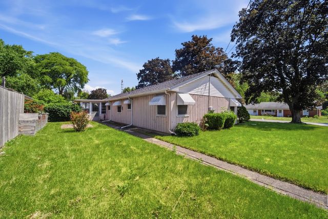 934 Pennsylvania Avenue, Aurora, IL 60506