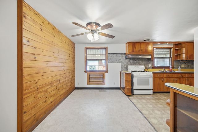 934 Pennsylvania Avenue, Aurora, IL 60506