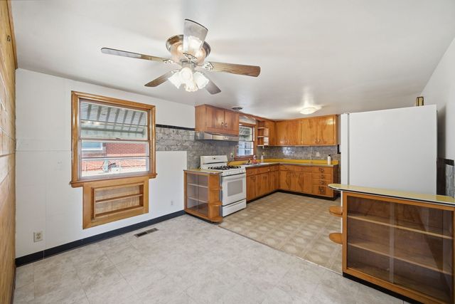 934 Pennsylvania Avenue, Aurora, IL 60506