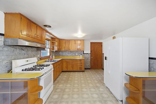 934 Pennsylvania Avenue, Aurora, IL 60506