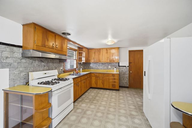 934 Pennsylvania Avenue, Aurora, IL 60506