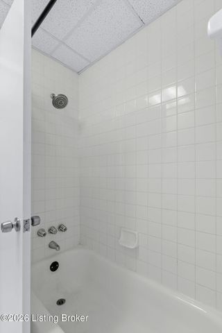 2300 Dundee Rd APT 6, Louisville, KY 40205