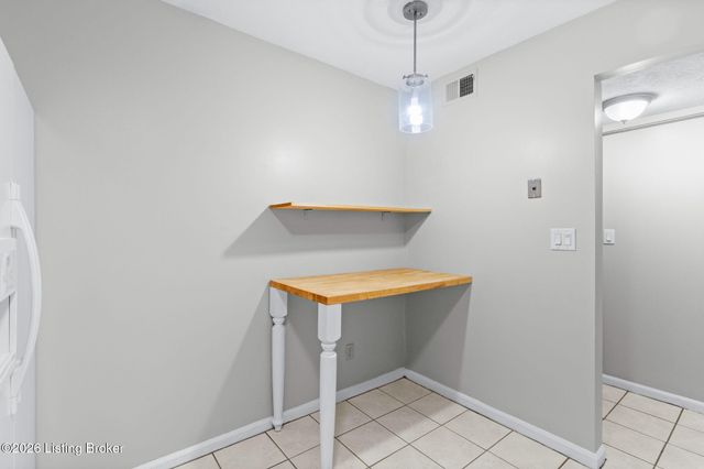 2300 Dundee Rd APT 6, Louisville, KY 40205
