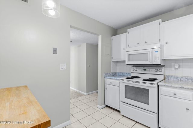2300 Dundee Rd APT 6, Louisville, KY 40205
