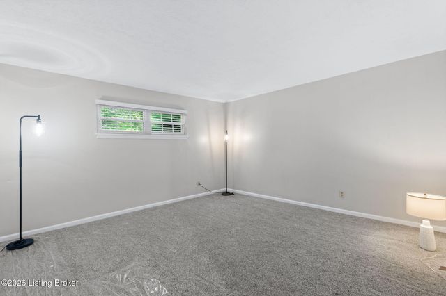 2300 Dundee Rd APT 6, Louisville, KY 40205