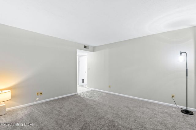2300 Dundee Rd APT 6, Louisville, KY 40205