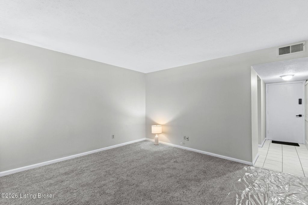 2300 Dundee Rd APT 6, Louisville, KY 40205