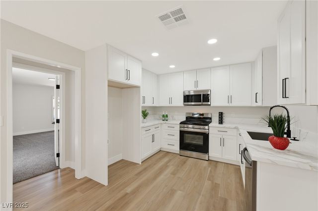 2680 Heritage Circle, Las Vegas, NV 89121