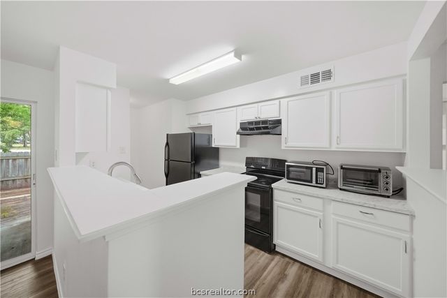 2800 Longmire Drive 28, College Station, TX 77845