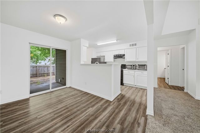 2800 Longmire Drive 28, College Station, TX 77845