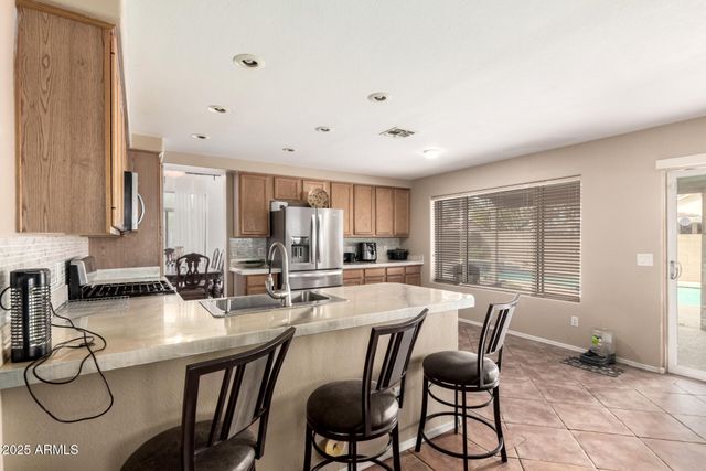 4604 E SUMMERHAVEN Drive, Phoenix, AZ 85044