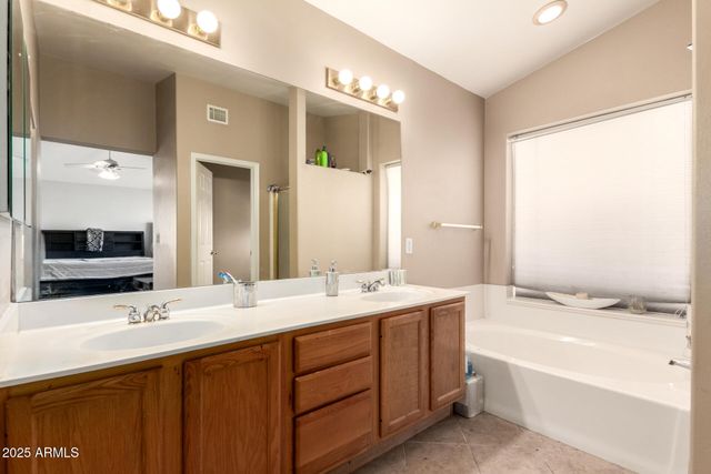 4604 E SUMMERHAVEN Drive, Phoenix, AZ 85044