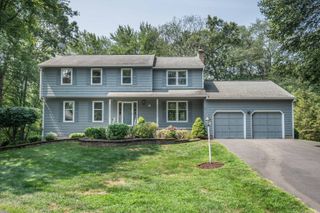 16 Olde Pond Road, Farmington, CT 06032