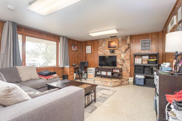 1807 N Mckay Avenue NE, Alexandria, MN 56308