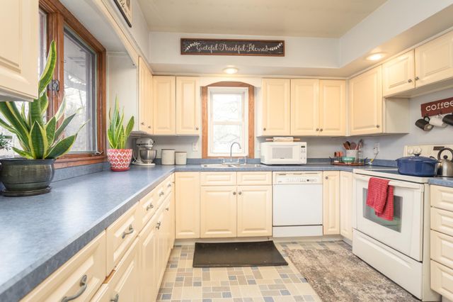 1807 N Mckay Avenue NE, Alexandria, MN 56308