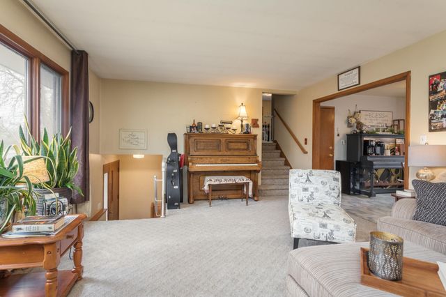 1807 N Mckay Avenue NE, Alexandria, MN 56308